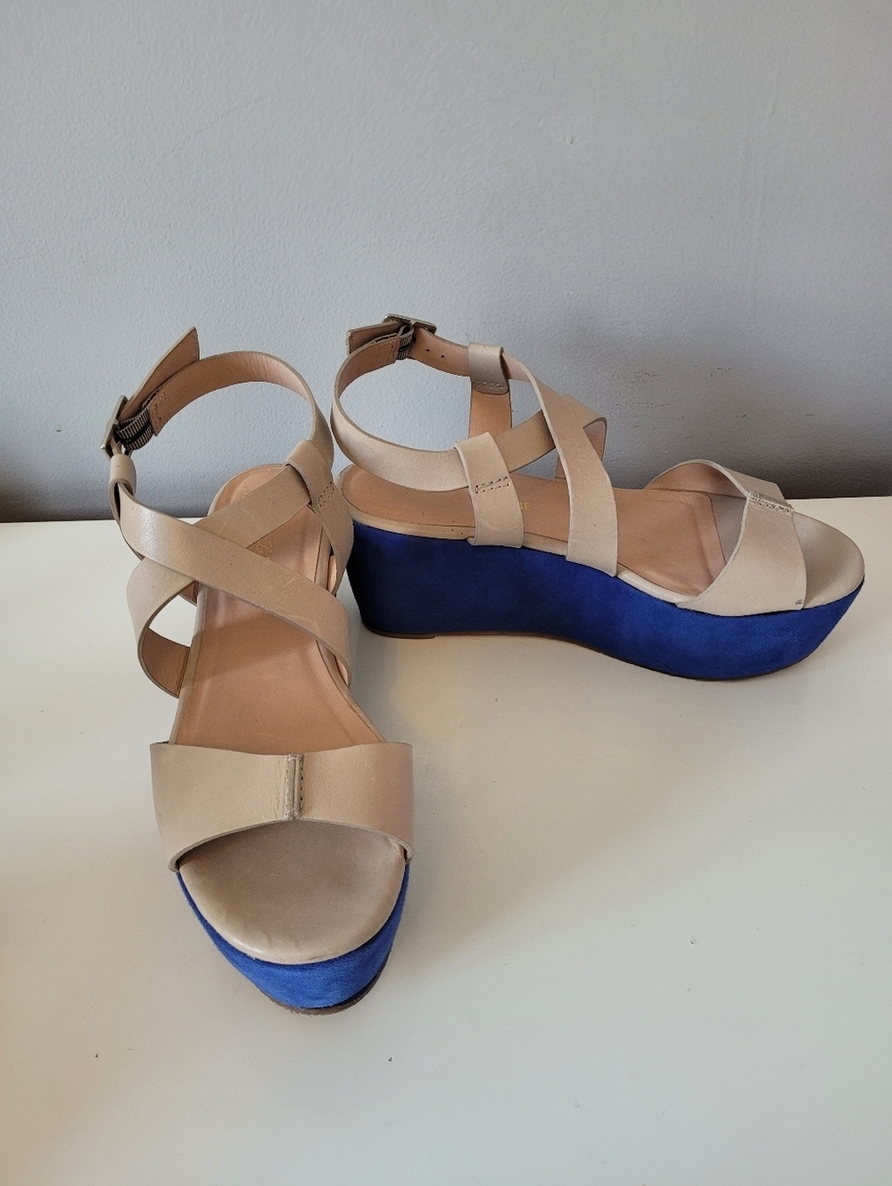 Pour La Victoire Noelle Flatforms, GUC, Size 9.5